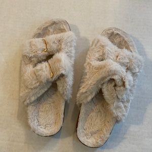 COPY - Cream sandals/slippers